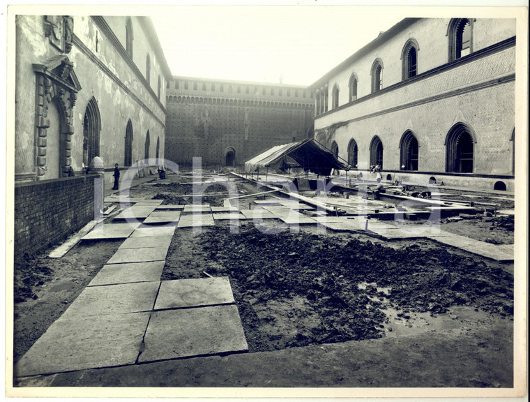 1955 ca MILANO Castello Sforzesco - Restauro BBPR - Pavimentazione Corte Ducale