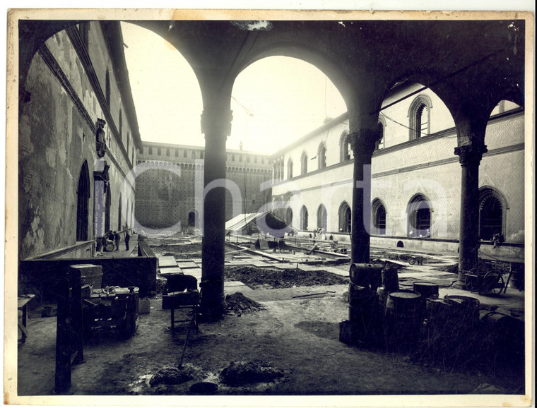 1955 ca MILANO Castello Sforzesco - Corte Ducale durante il restauro BBPR  *Foto