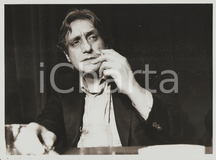 1986 CINEMA Director Claude D'ANNA smokes a cigarette *Photo 24x17 cm