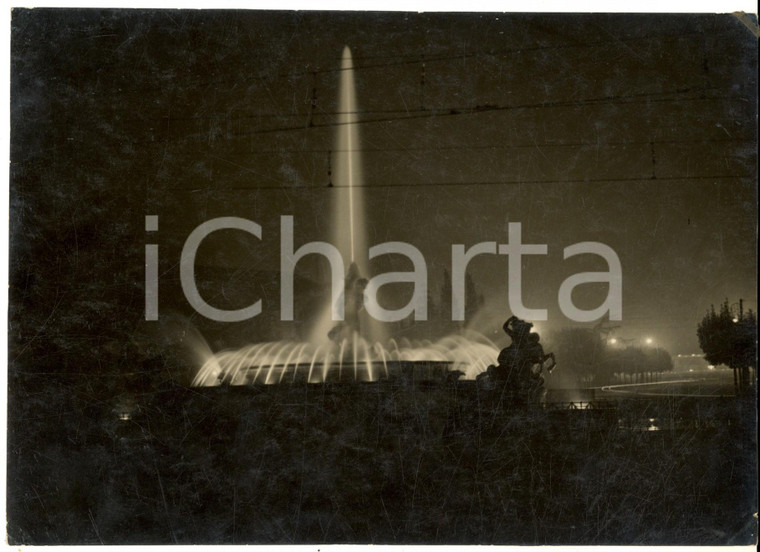 1930 ca ROMA Piazza della Repubblica - Fontana delle Naiadi illuminata *Foto
