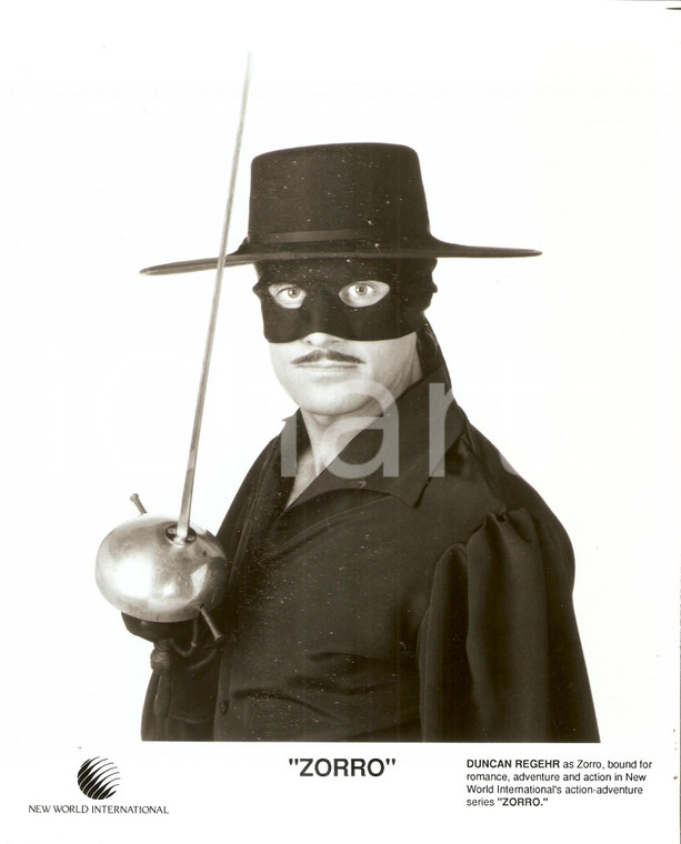 1990 ca ZORRO Duncan REGEHR raises the sword - Masked portrait *Photo 20x25 cm