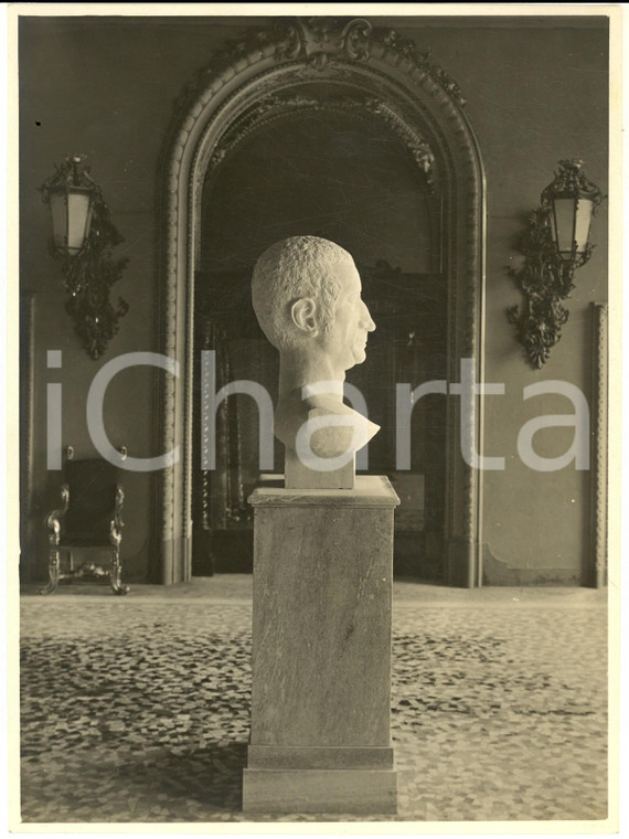 1935 ca COMO Villa OLMO - Mostra di scultura - Sala con busto *Foto MANDELLI