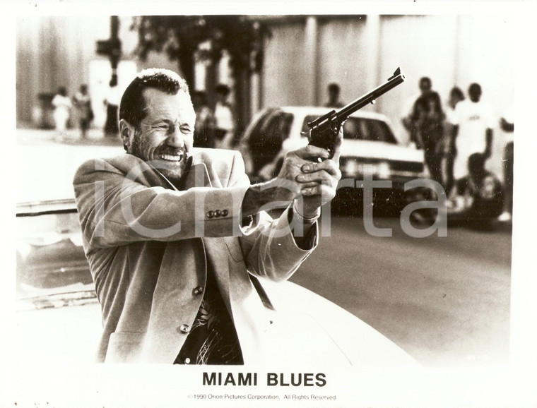 1990 MIAMI BLUES Fred WARD shoots with a gun - Movie by George ARMITAGE *Photo