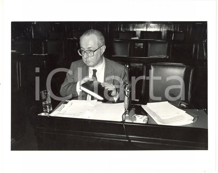 1990 ca MILANO - PRI Antonio DEL PENNINO durante una conferenza *Foto 25x20