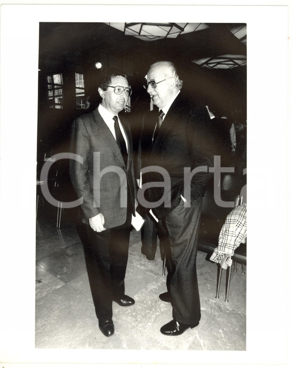 1985 ca MILANO Romeo DALLA CHIESA a colloquio con Roberto MAZZOTTA *Foto 20x25