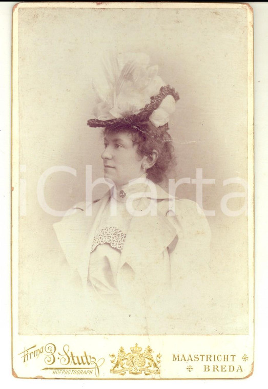 1895 ca MAASTRICHT Ritratto di donna con cappello elaborato *Foto P. STUTZ