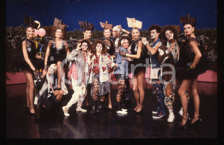 35mm vintage slide* 1985ca DRIVE IN Italia 1 Gruppo Zombies e ragazze Bombers