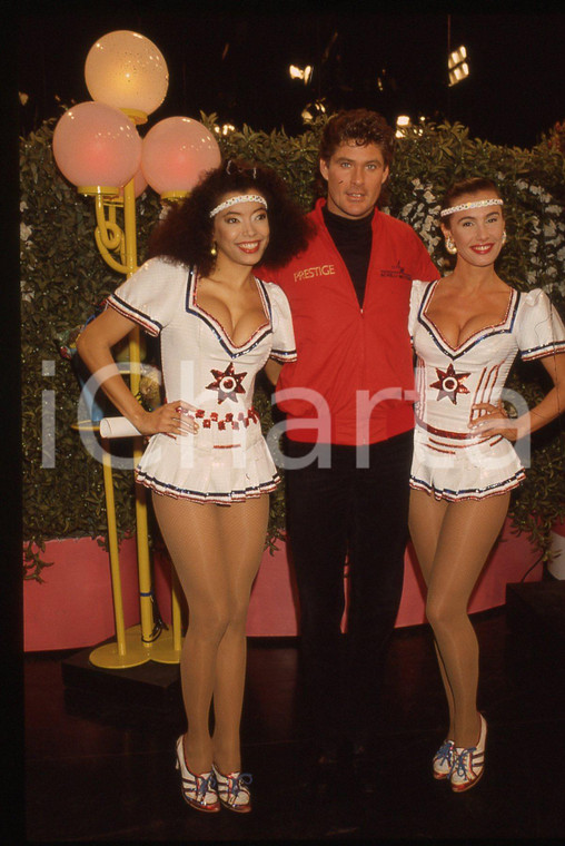 35mm vintage slide* 1985 DRIVE IN Italia 1  DAVID HASSELHOFF posa con ragazze