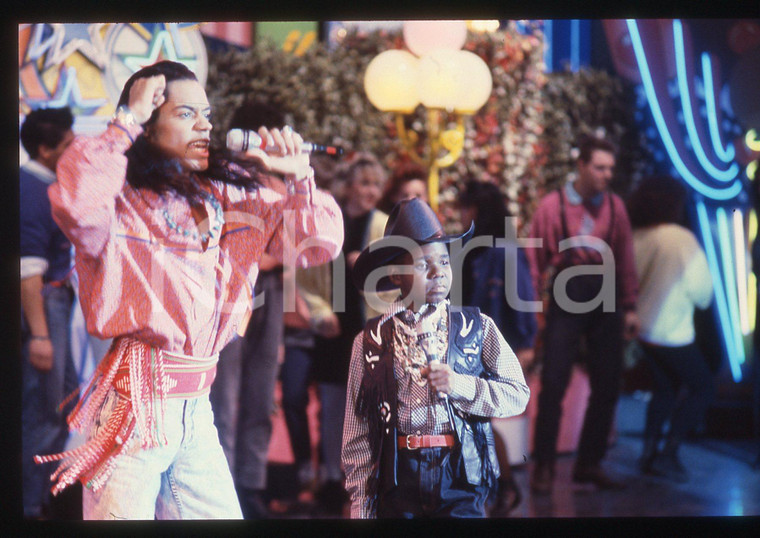 35mm vintage slide* 1985ca DRIVE IN Italia 1 GARY COLEMAN con cantante