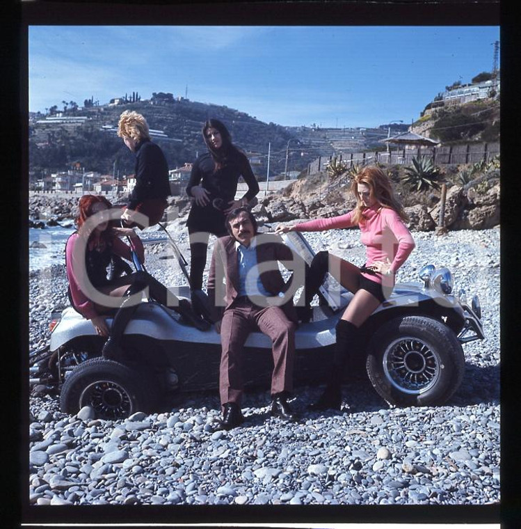 6X6cm VINTAGE NEGATIVE* 1970ca LIGURIA (?) MONDO BEAT Ragazzi su Dune Buggy