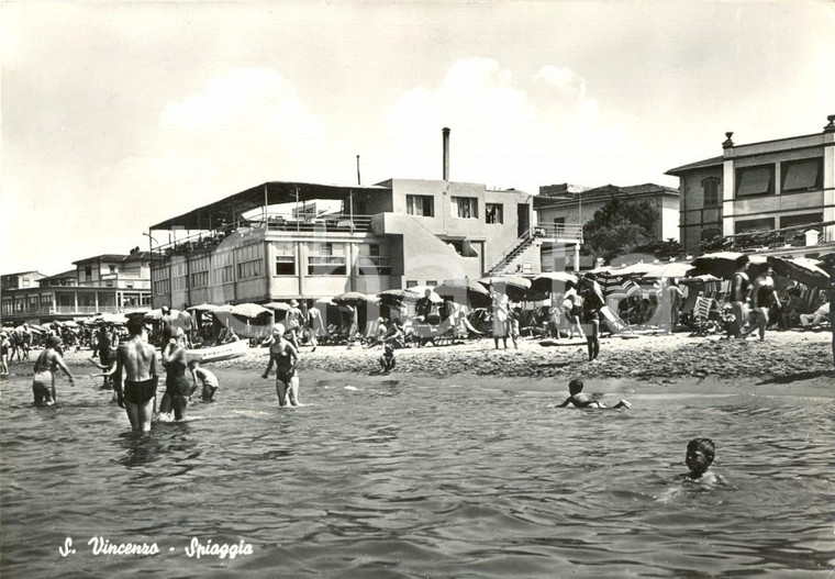 1967 SAN VINCENZO (LI) Spiaggia con bagnanti *Cartolina postale animata FG VG