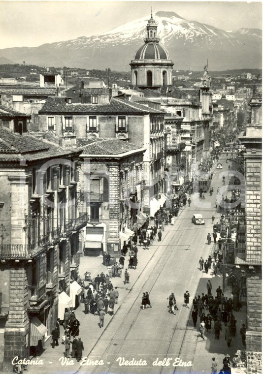 1951 CATANIA Veduta di VIA ETNEA con passanti *Cartolina postale ANIMATA FG VG