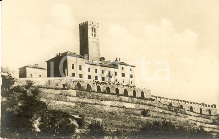 1940 ca SARRE (AO) Veduta del Castello Reale con vigneti *Cartolina FP NV