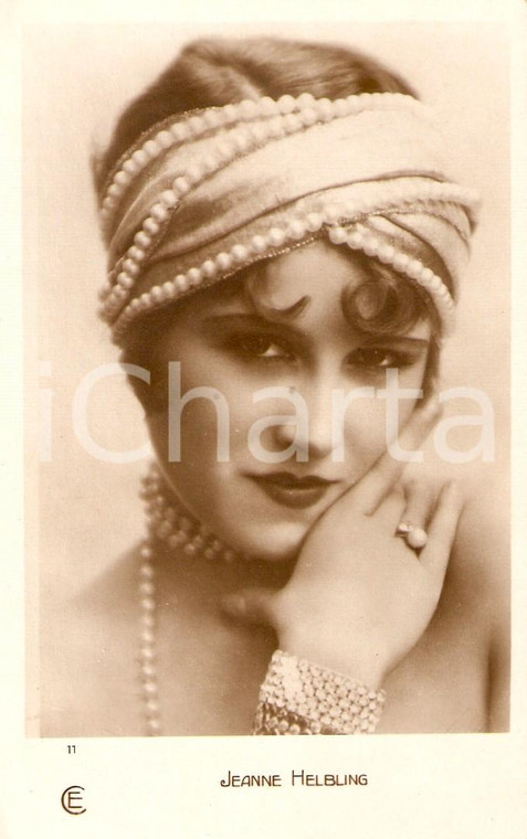 1930 ca CINEMA Actress Jeanne HELBLING Portrait with pearl necklace Cartolina FP