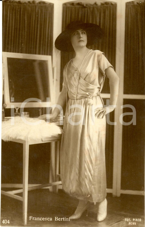 1920 ca Attrice FRANCESCA BERTINI nel suo camerino *Cartolina FP NV