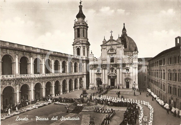 1959 LORETO (AN) Processione nella piazza del SANTUARIO *Cartolina FG VG