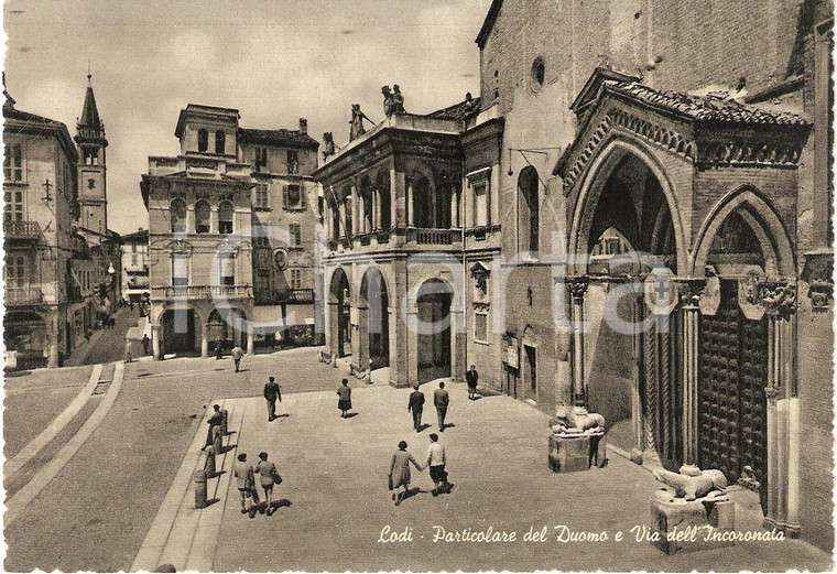 1950 ca LODI Facciata Duomo e Via dell'INCORONATA ^Cartolina ANIMATA FG VG