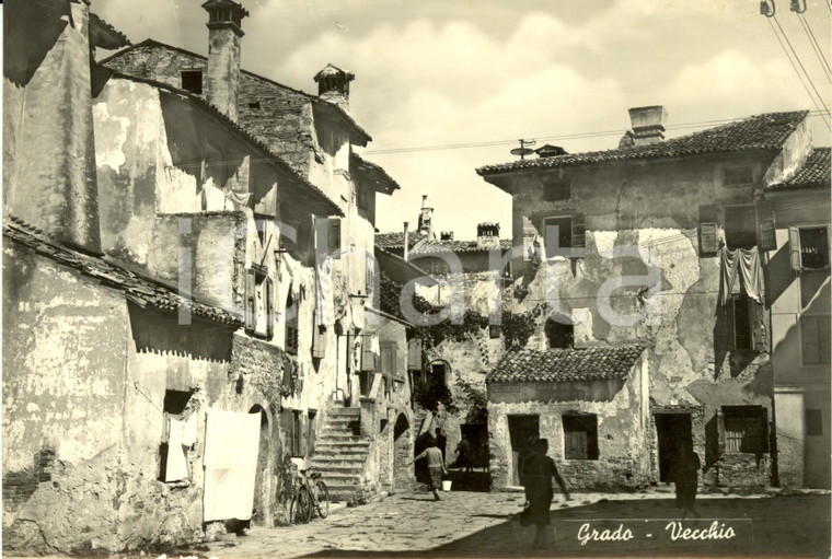 1950 ca GRADO (GO) Vista su vecchio quartiere popolare *Cartolina FG NV