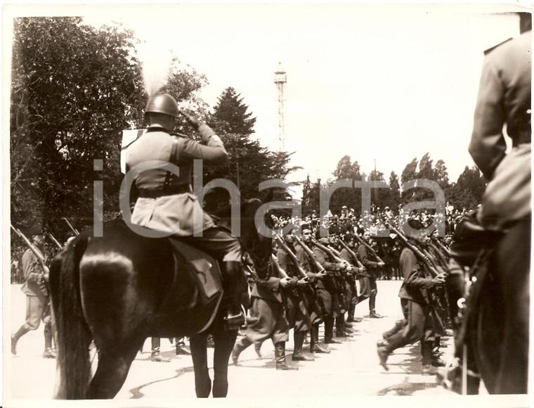 1936 MILANO Festa Statuto - Generale GRASSI assiste a sfilata forze armate *Foto