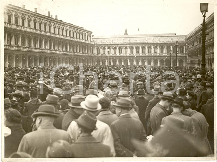 1934 VENEZIA Folla ascolta il DUCE in piazza SAN MARCO