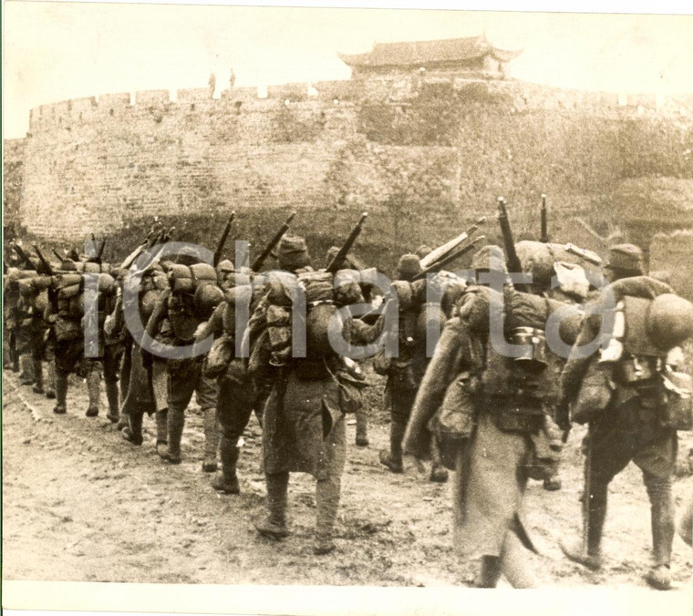 1939 HAI CHOW (CINA) Truppe nipponiche marciano dopo espugnazione città *Foto