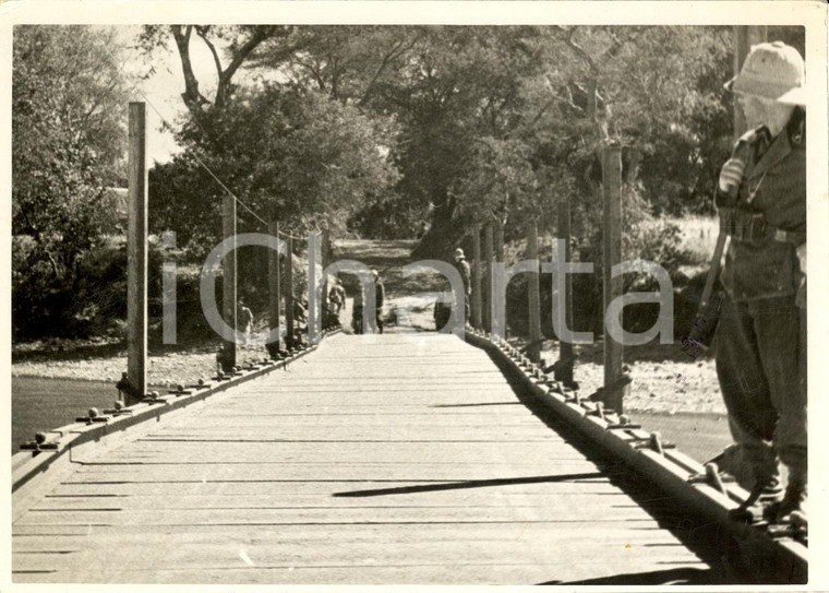 1935 AFRICA ORIENTALE ITALIANA Soldati presidiano ponte sul fiume *Fotografia