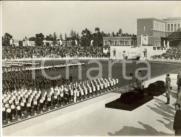 1939 ROMA Benito MUSSOLINI assiste al saggio ginnico allo Stadio dei Marmi *FOTO