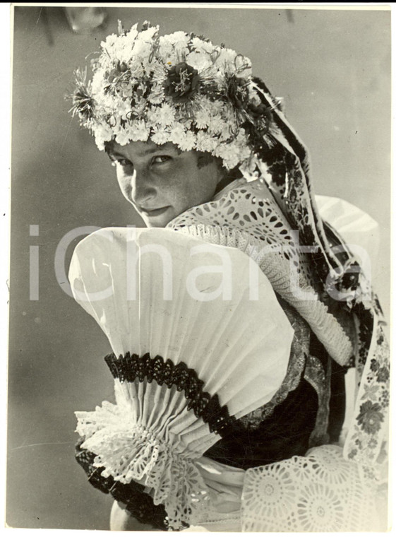 1940 UNGHERIA Ragazza in costume tradizionale *Fotografia