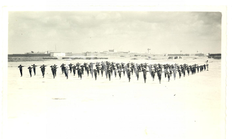 1932 AGEDABIA (LIBIA) Campo dei bambini - Esercitazione ginnica *Foto