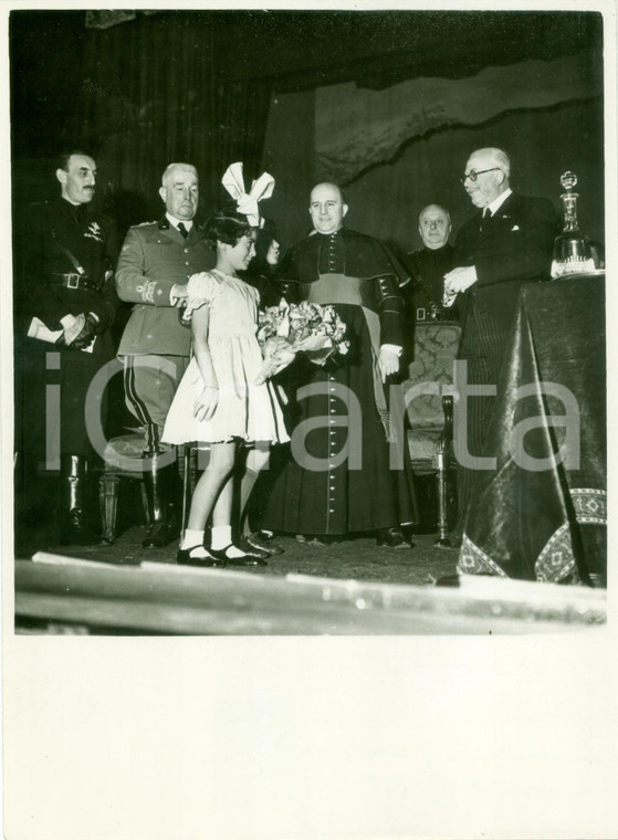 1935 MILANO Piccola Italiana consegna fiori a Giuseppe DE CAPITANI D'ARZAGO