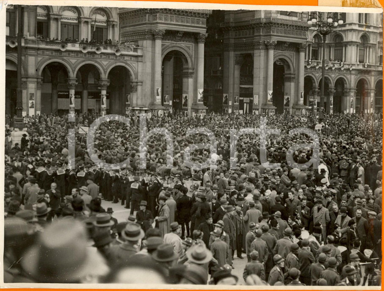 1935 MILANO Manifestazione in Piazza DUOMO per la commemorazione del IV Novembre
