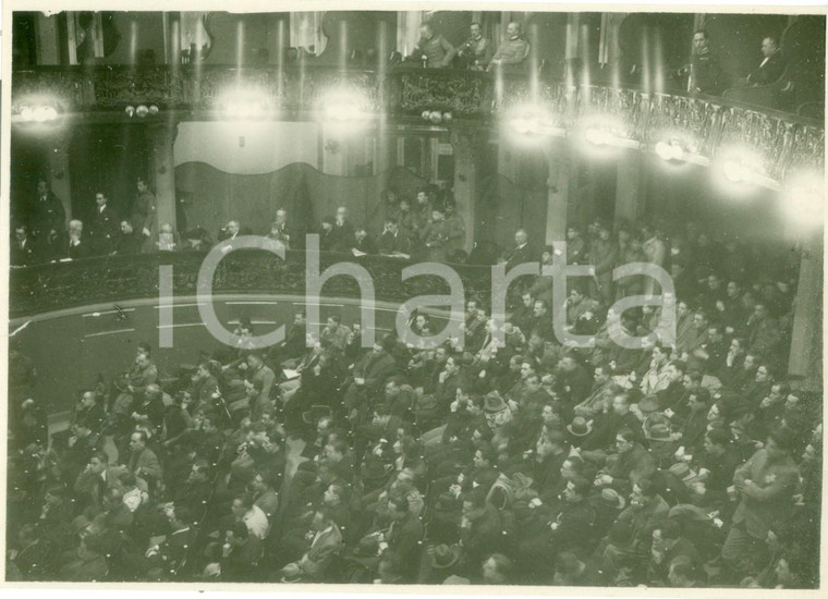 1930 ca ROMA Folla a Teatro per il discorso di Augusto TURATI *Fotografia