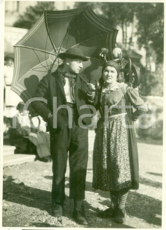 1930 ROMA Contadini piemontesi in costume tradizionale *Fotografia