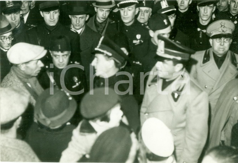 1939 TORINO PORTA NUOVA Achille STARACE accoglie Italiani rimpatriati da FRANCIA