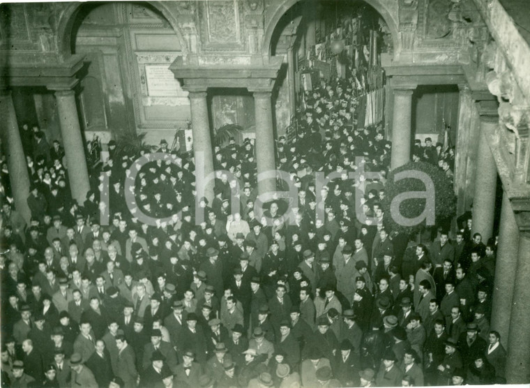 1936 MILANO PALAZZO MARINO Folla inaugurazione lapide contro sanzioni economiche