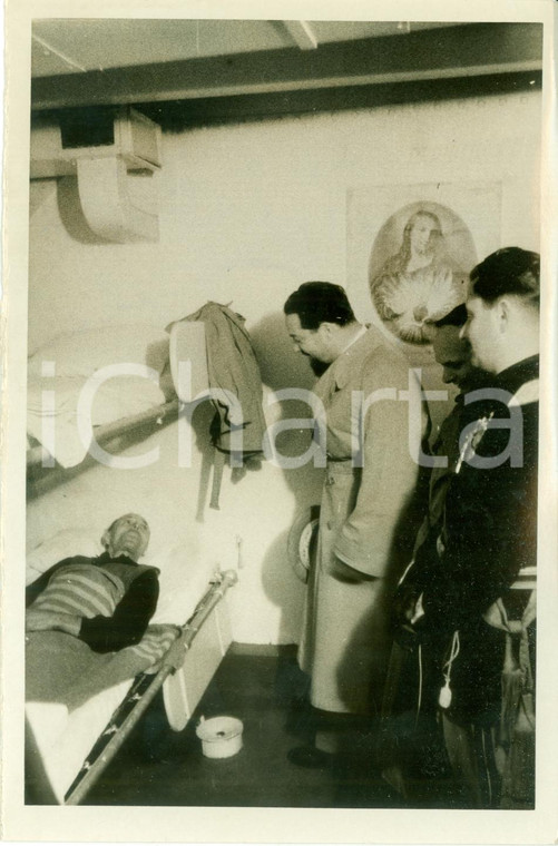 1938 GENOVA Italo BALBO visita colono a letto su nave PIEMONTE *Fotografia