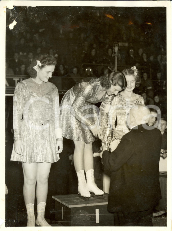 1938 LONDON (UK) Cecilia COLLEDGE Campionessa Mondiale Pattinaggio *DANNEGGIATA