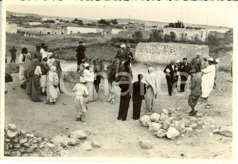 1933 TRIPOLI (Libia) Crocieristi italiani fanno escursione con cammello *Foto