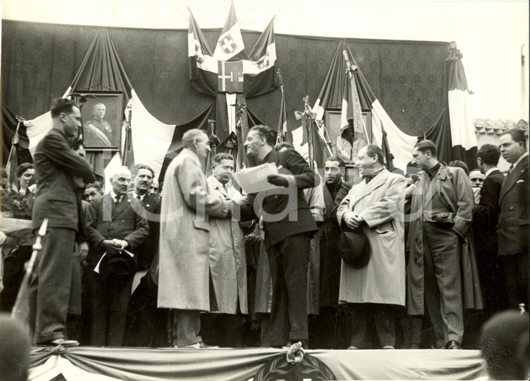1933 ABBIATEGRASSO (MI) Adunata Fascio - Eriminio BRUSA premia i rurali *Foto