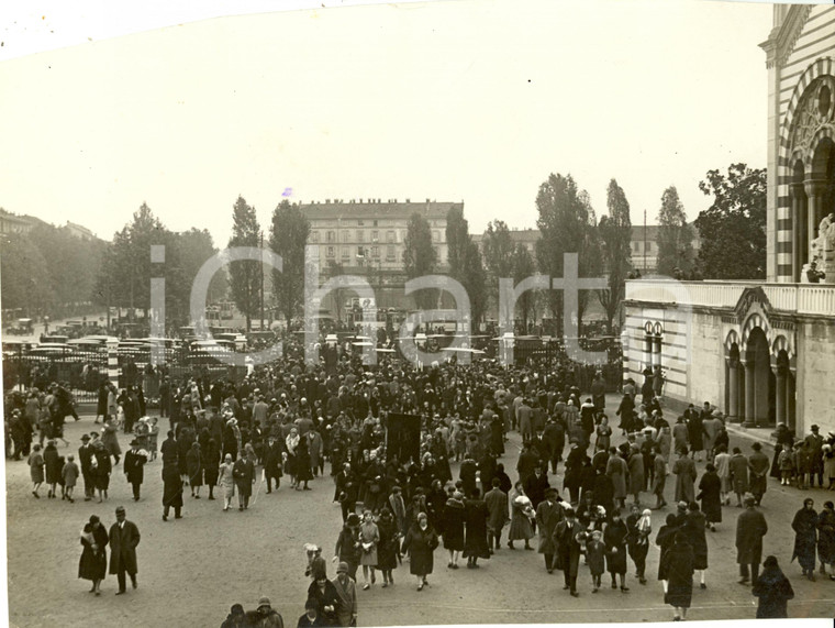 1929 MILANO Cimitero Monumentale Folla e tram Giorno Commemorazione defunti Foto