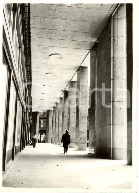1938 MILANO Piazza SAN BABILA Palazzo del TORO La nuova galleria *Fotografia