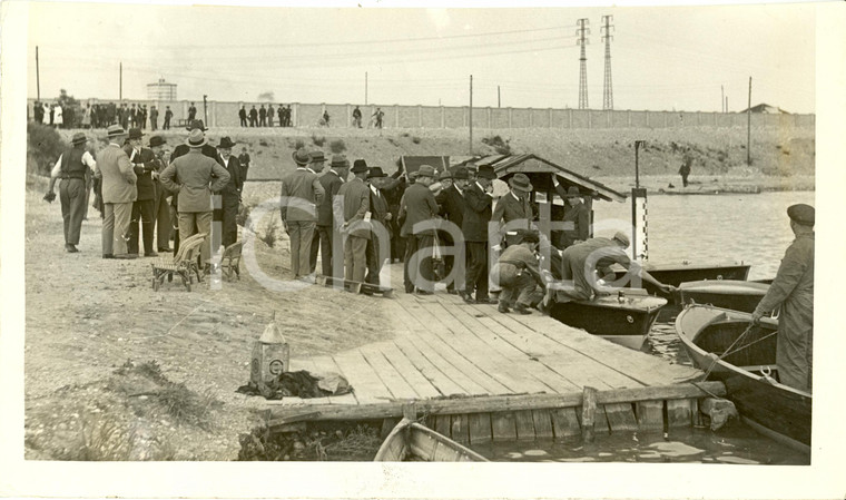 1931 MILANO Soci del ROTARY CLUB visitano lavori IDROSCALO in motoscafo *Foto