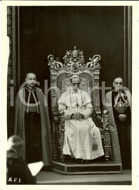 1941 CITTA' DEL VATICANO Papa PIO XII durante celebrazioni Santo NATALE *Foto