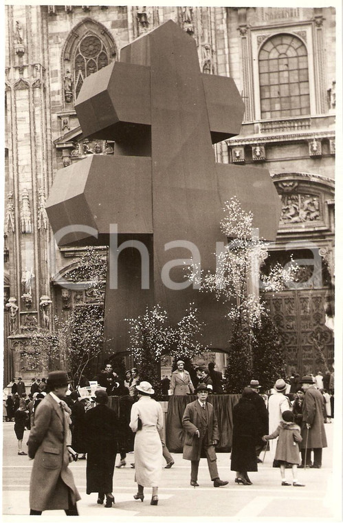 1936 MILANO Giornata della DOPPIA CROCE in Piazza DUOMO *Fotografia