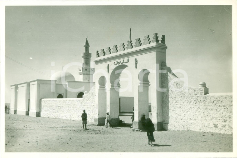 1930 ca SIDI AHMED EL MAGRUM (LIBIA) L'ingresso della nuova moschea Foto ANIMATA