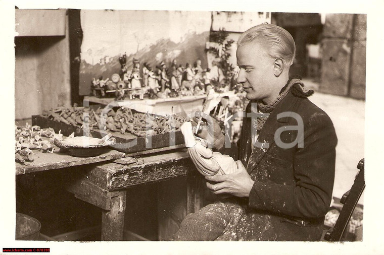 1936 NAPOLI Artigiani preparano statue per il presepe