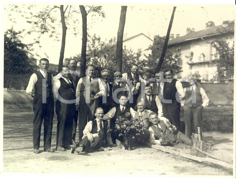 1930 ca TORINO (?) Coscritti alla bocciofila con mazzo di rose *Foto RARA