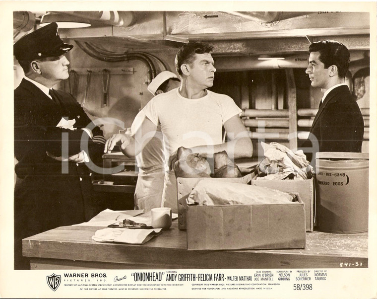 1958 ONIONHEAD Andy GRIFFITH e Dan BARTON ispezione nella dispensa Foto di scena