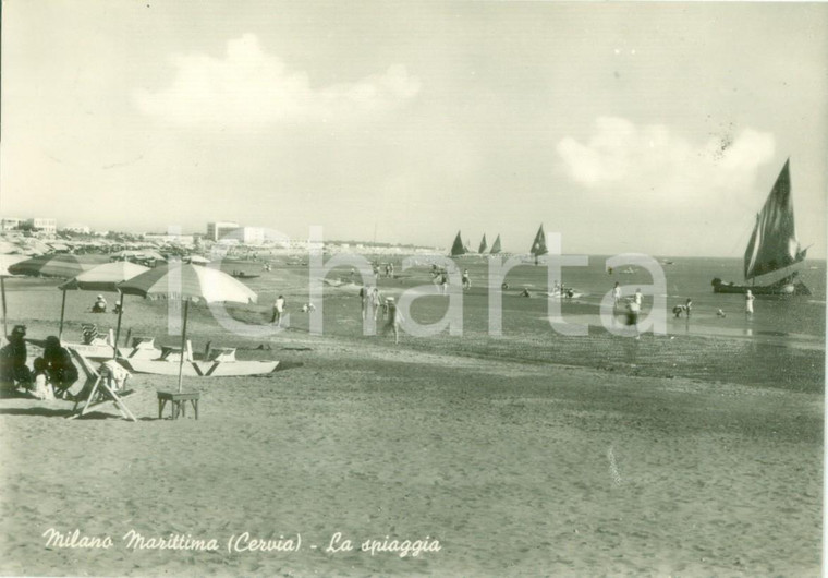 1954 CERVIA (RA) Barche a vela e la spiaggia di MILANO MARITTIMA Cartolina FG VG