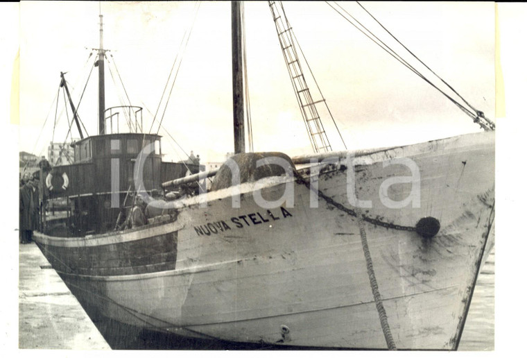 1960 ca PALERMO Motopeschereccio NUOVA STELLA travolto da un ciclone *Foto